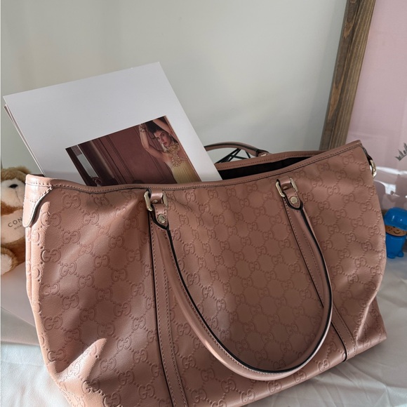Gucci Pink Embossed GG Leather Tote - Picture 2 of 14